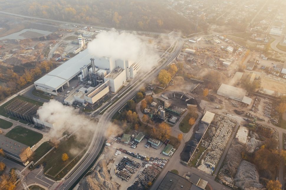 Ilustrasi gas emisi. [Marcin Jozwiak/Unsplash]