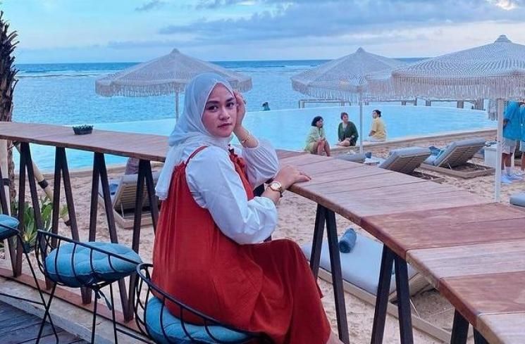 Potret Yunita Mantan Istri Daus Mini Liburan di Bali. (Instagram/@lee_yunita)