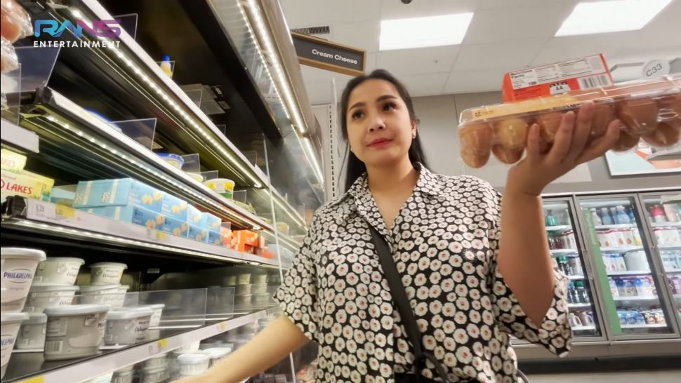 Koper Berisi Makanan Rayyanza Hilang di Amerika Serikat, Nagita Slavina Langsung Borong Supermarket. (Dok: YouTube/Rans Entertainment)
