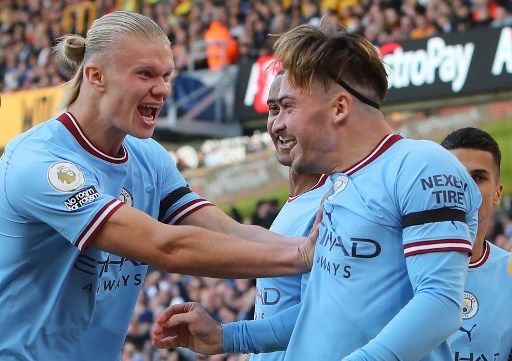 Pemain Manchester City, termasuk Erling Haaland, rayakan gol Jack Grealish ke gawang Wolverhampton di pertandingan pekan ke-8 Liga Inggris yang digelar di Molineux Stadium, Sabtu (17/9/2022). [AFP]