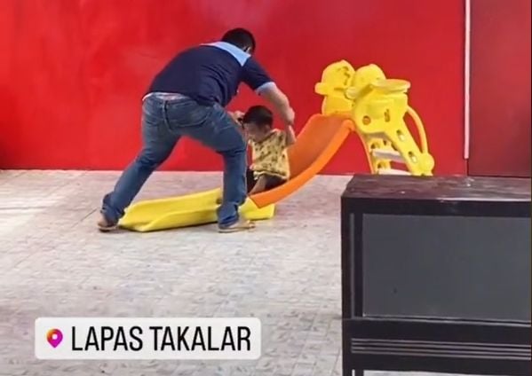 Potongan video narapidana yang bermain dengan anaknya di arena bermain lembaga pemasyarakatan mendadak viral di media-media sosial. [TikTok]