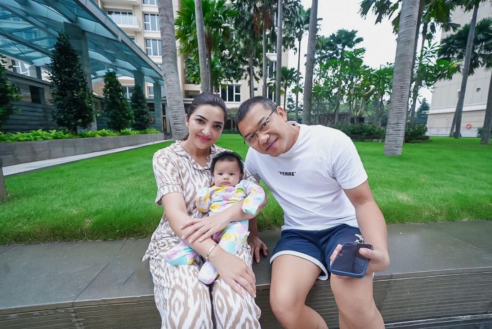 Anang Hermansyah, Ashanty, dan Ameena. [Instagram/anang_hijau]