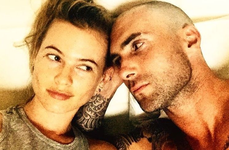 Potret Mesra Adam Levine dan Istri (Instagram/@adamlevine)