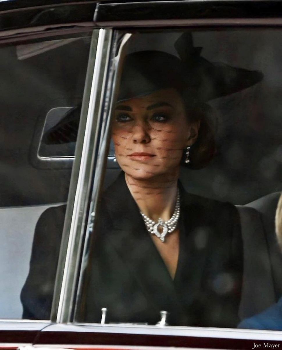 Kate Middleton Hingga Meghan Markle Kenakan Koleksi Perhiasan Mutiara. 