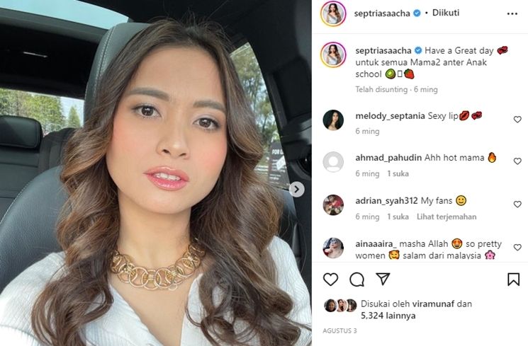 Gaya artis saat antar anak sekolah (Instagram/@septriasaacha)