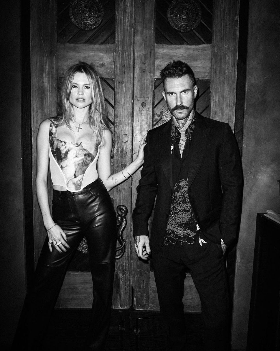 Adam Levine dan Behati Prinsloo. [Instagram @adamlevine]