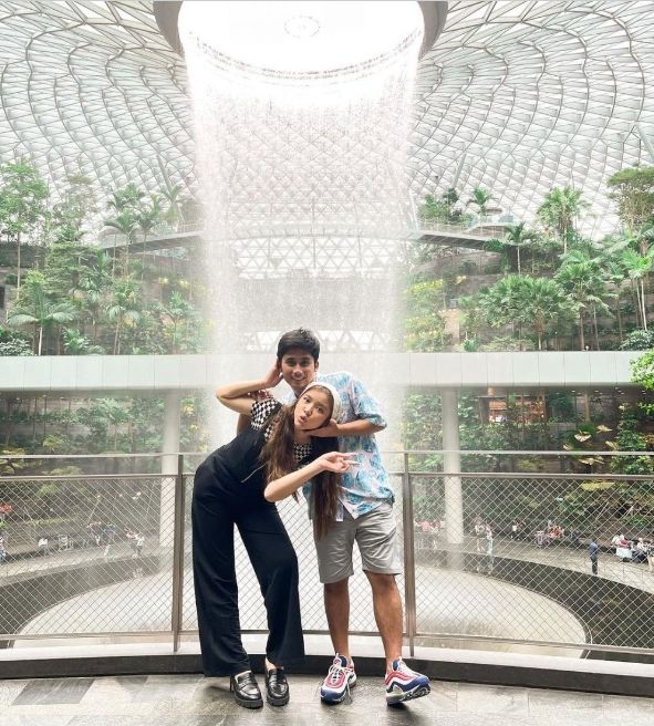 Momen Liburan Alshad Ahmad dan Tiara Andini di Singapura (Instagram/alshadahmad)