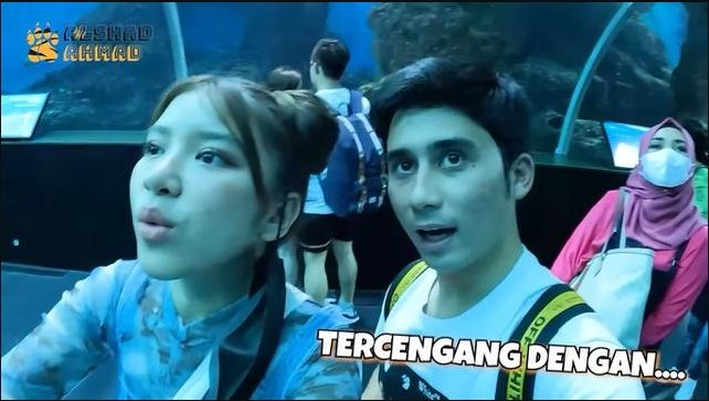 Momen Liburan Alshad Ahmad dan Tiara Andini di Singapura (YouTube/Alshad Ahmad)