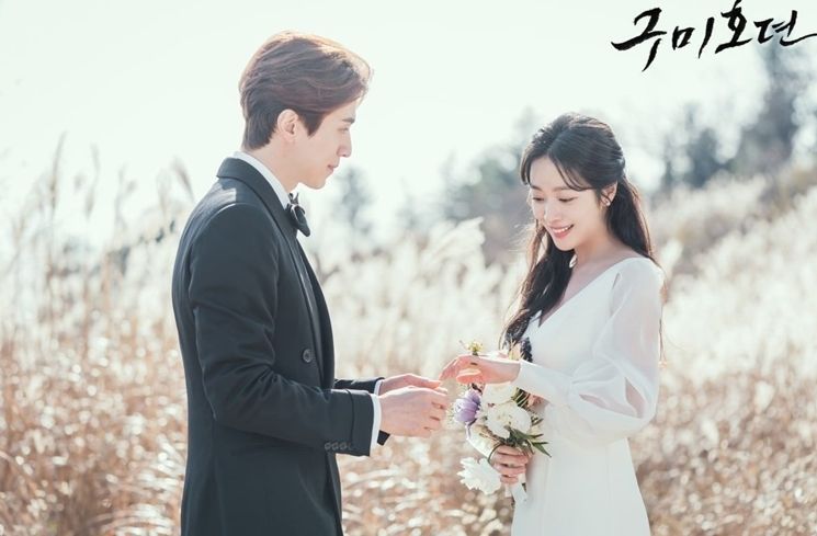 10 Potret Pernikahan Ala Drama Korea Lee Jong Suk Dan Yoona Sukses