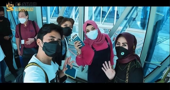 Momen Liburan Alshad Ahmad dan Tiara Andini di Singapura (YouTube/Alshad Ahmad)