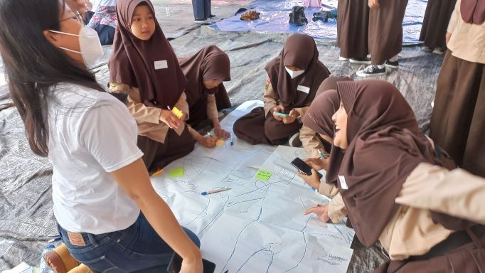 Tekan angka perkawinan anak, Pocter & Gamble (P&G) dan Save the Children menjalankan program 'We See Equal' di SMPN 1 Cibeber, Cianjur, Jawa Barat. (Dok. Save The Children)