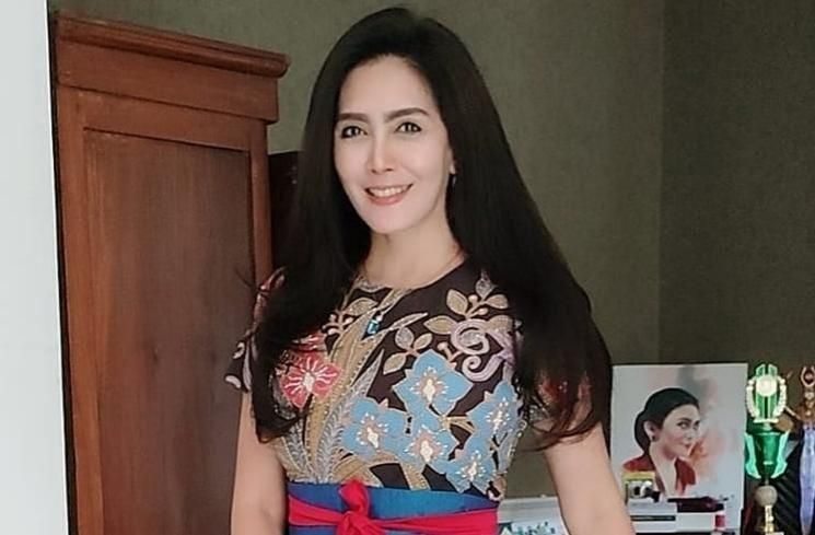 Gaya Ngantor Artis Anggota DPR (instagram)