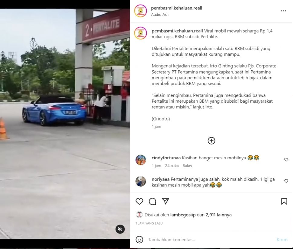 Momen mobil mewah terekam sedang mengisi BBM jenis pertalite (Instagram/ pembasmi.kehaluan.reall)