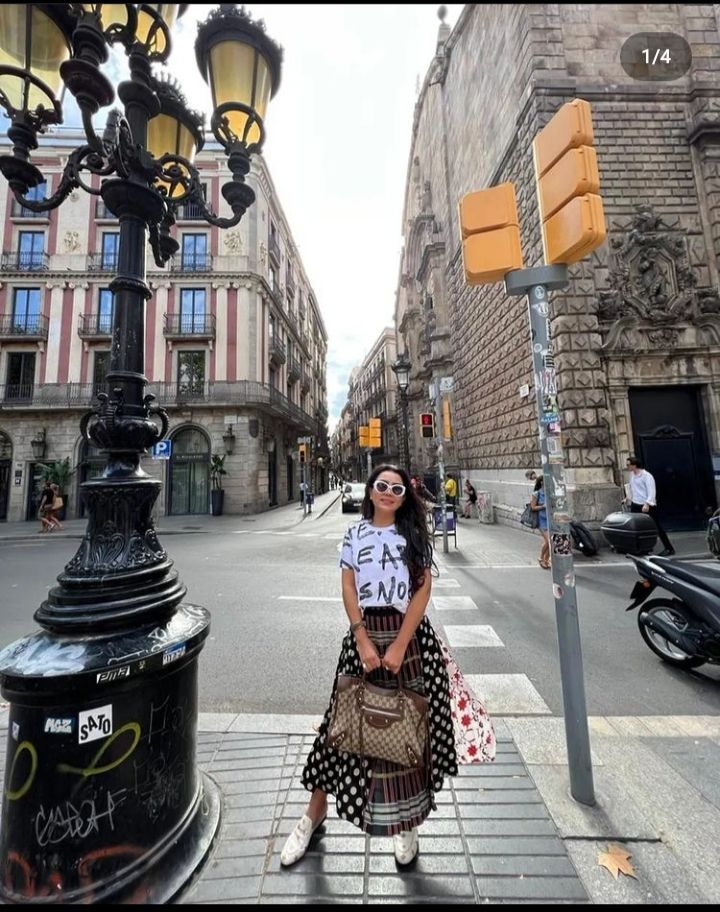 Gaya Liburan Mayangsari di Italia (Instagram/@mayangsari_official) 