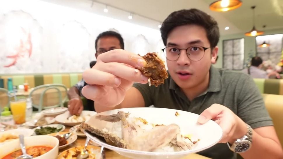 Jerome Polin Makan Makanan Jepang Gaya Jepang (YouTube Nihongo Mantappu)