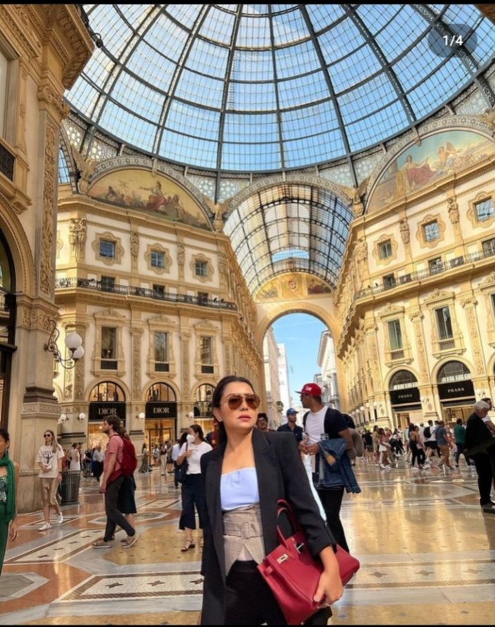 Gaya Liburan Mayangsari di Italia (Instagram/@mayangsari_official) 