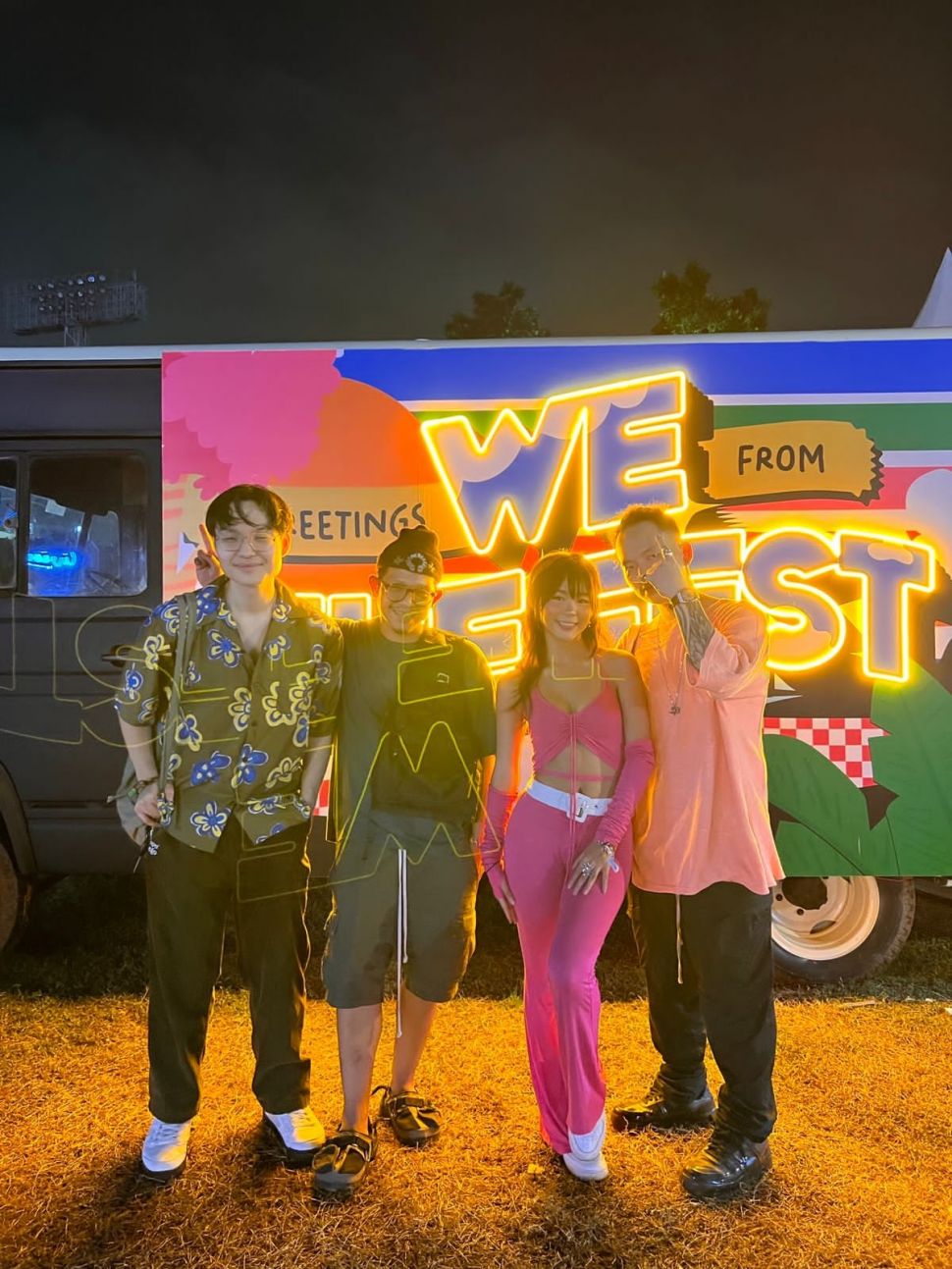 Keith Slime dkk saat menonton Offset di We The Fest (Suara.com/ Risna Halidi)