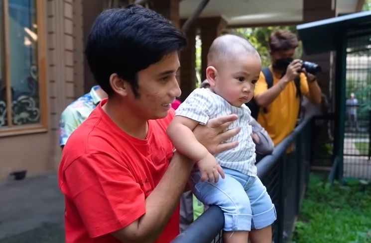 Potret Rayyanza bareng artis (YouTube/Alshad Ahmad)