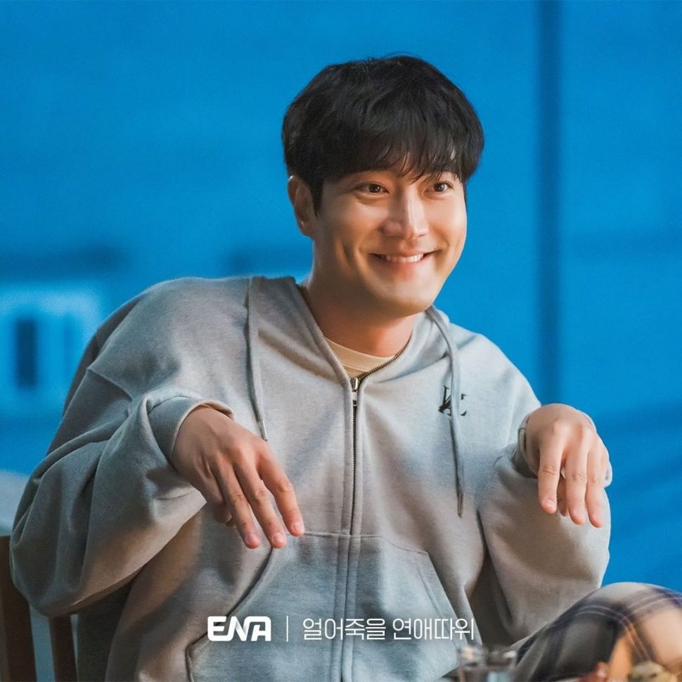 Potret Choi Siwon di Love is for Suckers (Instagram/@channel.ena.d)