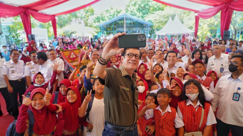 Menkumham, Yasonna Laoly saat melakukan kunjungan ke Sekolah Dasar Negeri Percontohan PAM di Makassar, Sulawesi Selatan pada Rabu, (28/9/2022). (Dok: Kemenkumham)