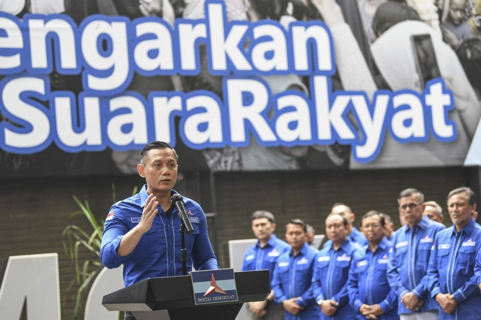 Ketua Umum Partai Demokrat Agus Harimurti Yudhoyono (kiri). [ANTARA FOTO/M Risyal Hidayat/wsj].