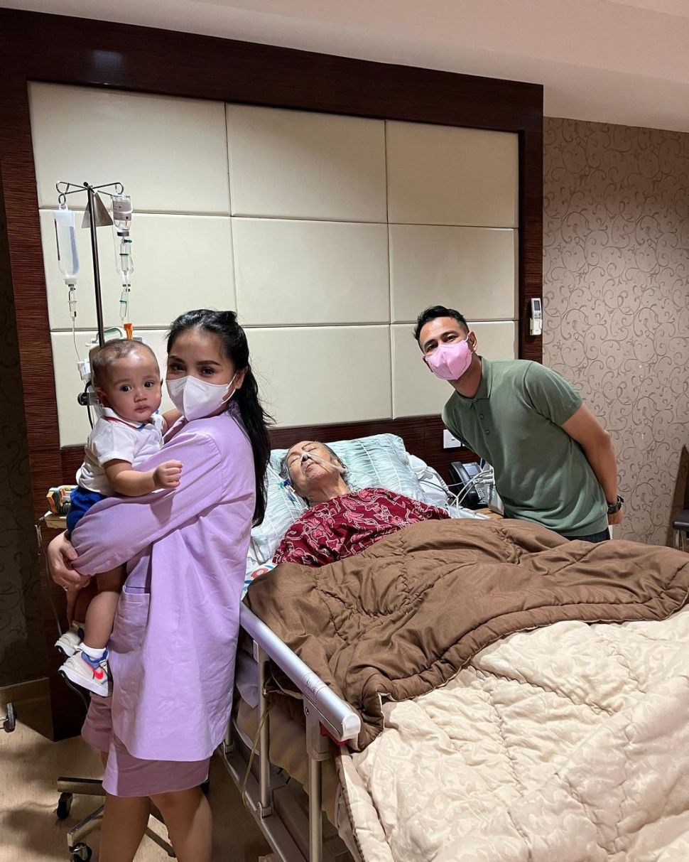 Raffi Ahmad dan Nagita Slavina jenguk mami Popon (Instagram/@raffinagita1717)