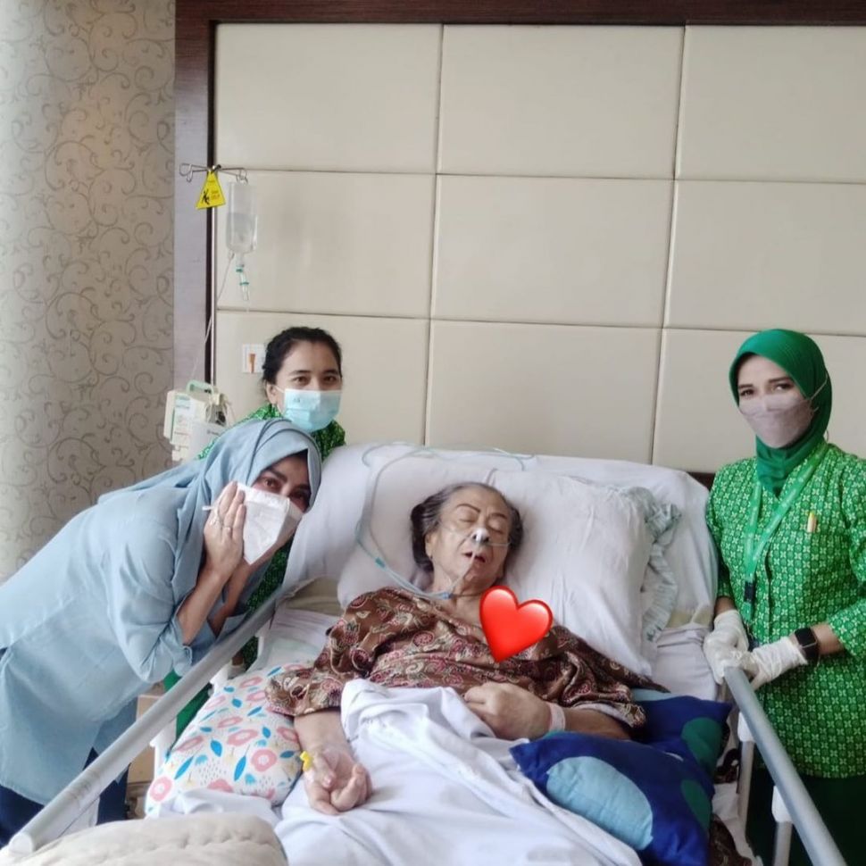 Nenek Raffi Ahmad, mami Popon (Instagram/@amy_r_qanita)