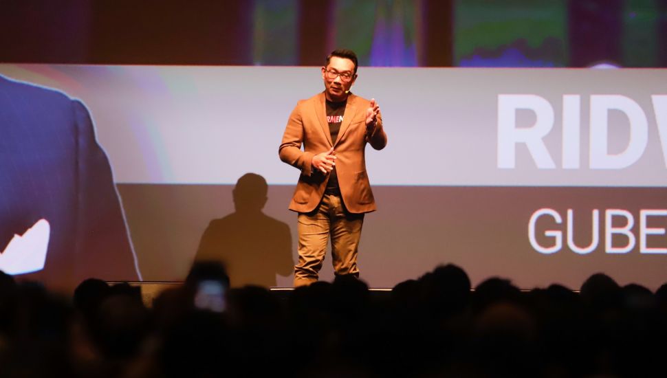 Gubernur Jawa Barat Ridwan Kamil menyampaikan paparannya dalam acara Farewell Event Gubernur DKI Jakarta di Djakarta Theatre, Jakarta Pusat, Minggu (2/10/2022). [Suara.com/Alfian Winanto]