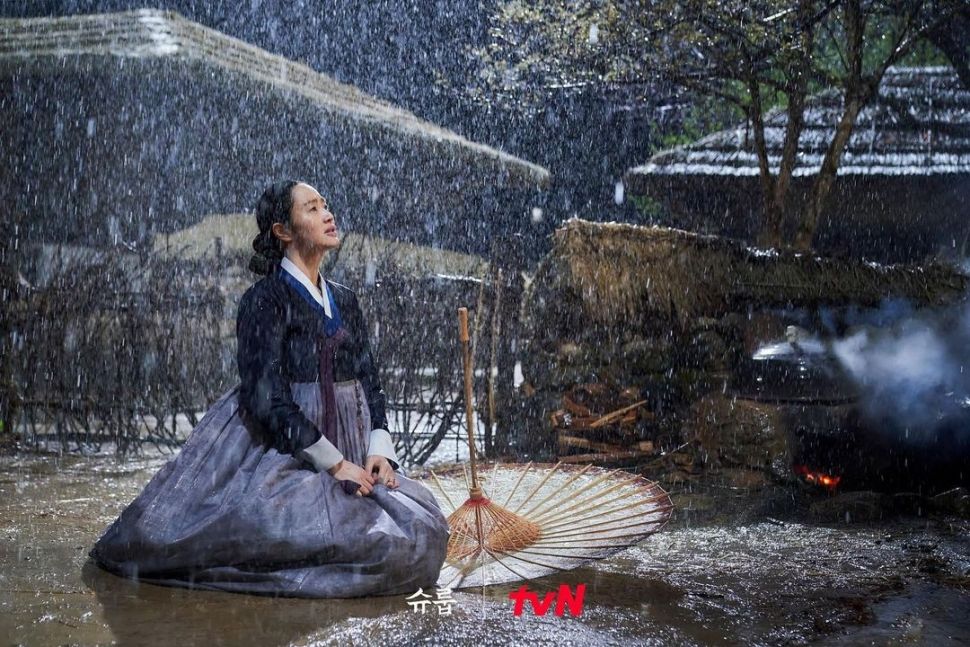 Potret Kim Hye Soo di Under The Queen's Umbrella (Instagram/@tvn_drama)