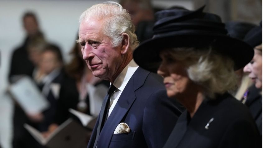 Raja Charles III bersama Permaisuri Camilla (Twitter/@RoyalFamily)