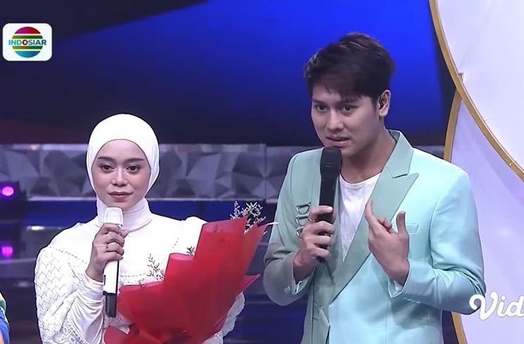 Potret Rizky Billar saat Jadi Host D Academy (YouTube/D'Academy Indosiar)