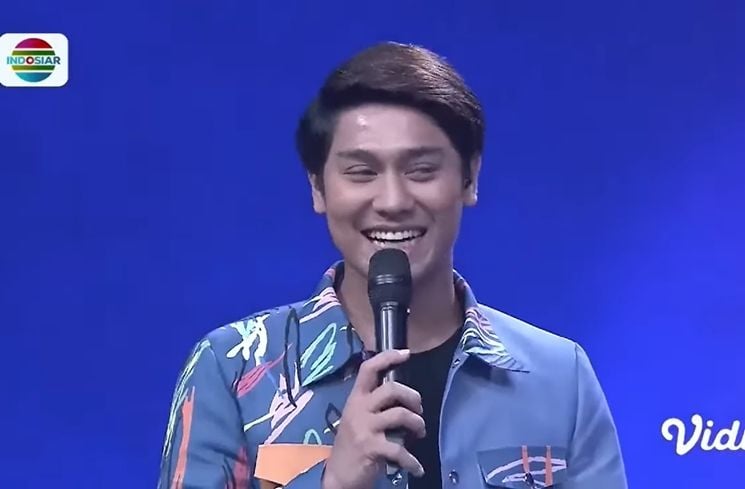 Potret Rizky Billar saat Jadi Host D Academy (YouTube/D'Academy Indosiar)