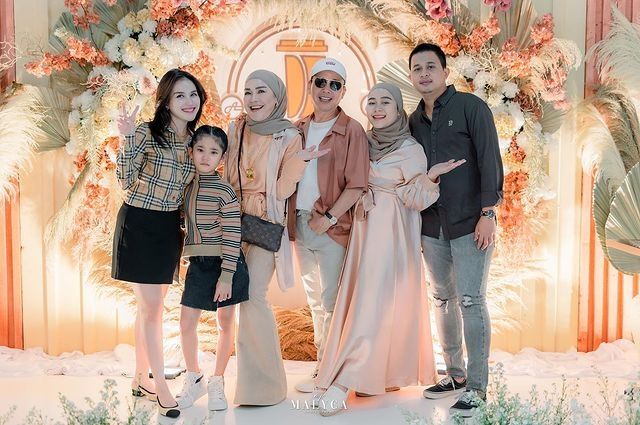 Potret Kedekatan Ayu Ting Ting dengan Adik Ipar (Instagram/@syifaasyifaaa)