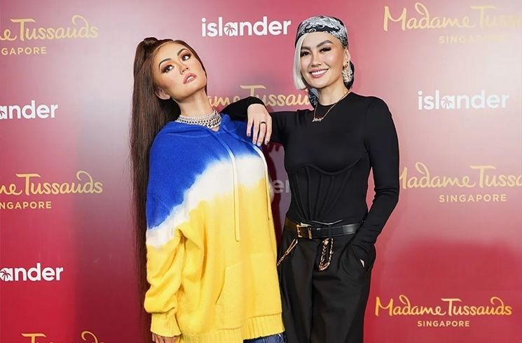 Momen Agnez Mo Jumpa 'Kembaran' di Madame Tussauds (Instagram/@mtssingapore)