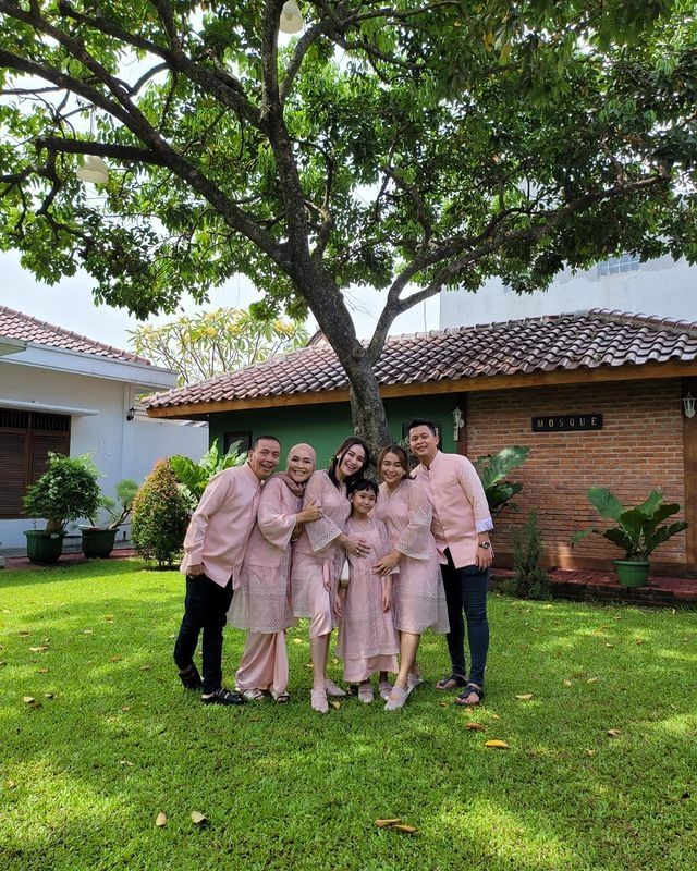 Potret Kedekatan Ayu Ting Ting dengan Adik Ipar (Instagram/@syifaasyifaaa)