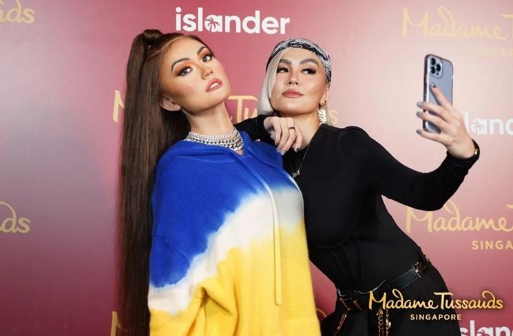 Momen Agnez Mo Jumpa 'Kembaran' di Madame Tussauds (Instagram/@agnezone.id)