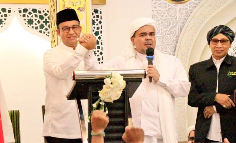 Baru-baru ini, sambil mengunggah foto Anies Baswedan dan Habib Rizieq, Denny Siregar mengungkit kekalahan Prabowo Subianto pada dua kali gelaran Pilpres. [Twitter @Dennysiregar7]