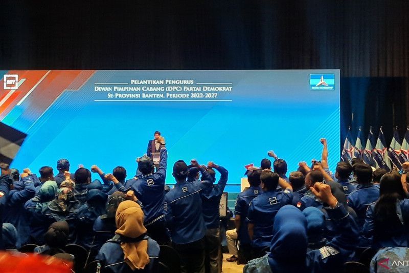 Ketua Umum DPP Partai Demokrat, Agus Harimurti Yudhoyono, saat memberikan sambutan pada Pelantikan Pengurus Dewan Pimpinan Cabang Partai Demokrat Se-Provinsi Banten 2022-2027 di Tangerang, Senin. [ANTARA/Azmi S Maarif]