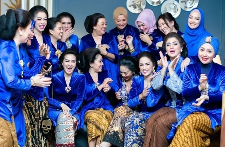 Potret Mayangsari Bareng Geng Arisan Kepompong (Instagram/@mayangsari_official)