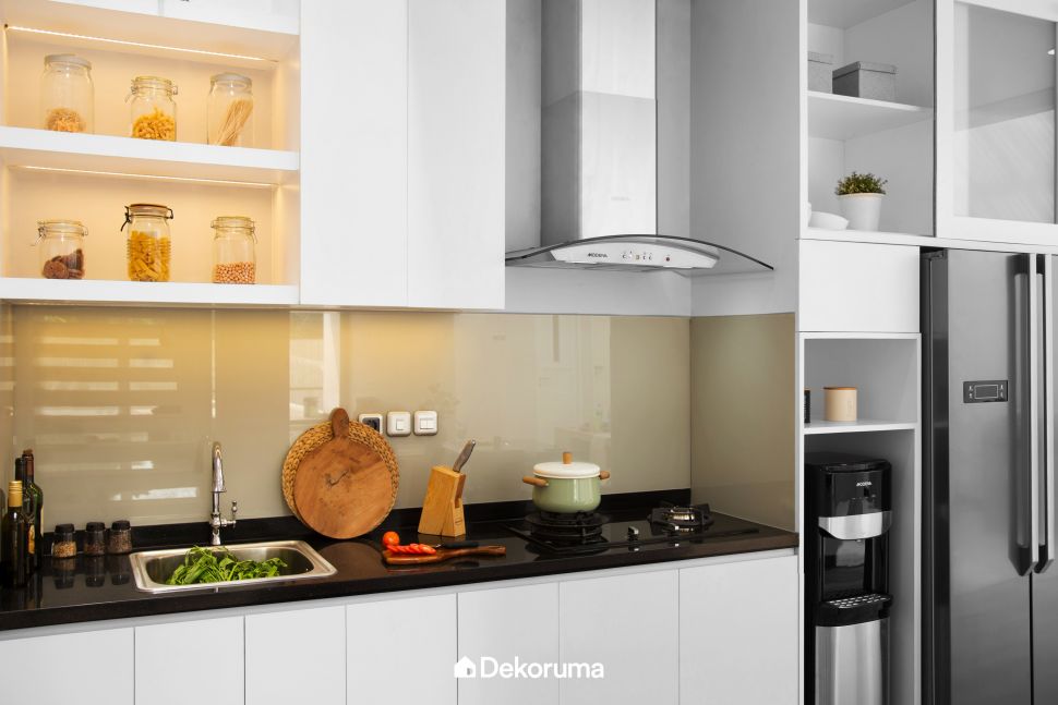 Inspirasi Model Meja Dapur yang Cantik, Stylish, dan Elegan. (Dekoruma)