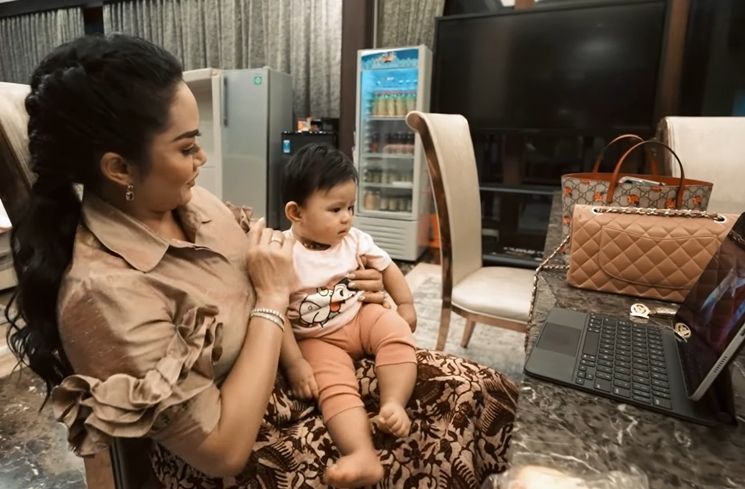 Momen Krisdayanti Jadi Suster Ameena (YouTube AH)