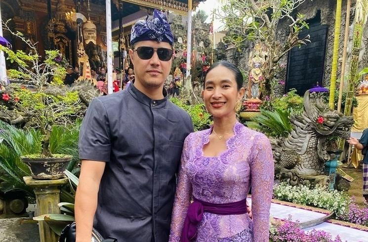 Potret Happy Salma Hadiri Undangan Pakai Baju Bali (Instagram/@happysalma)