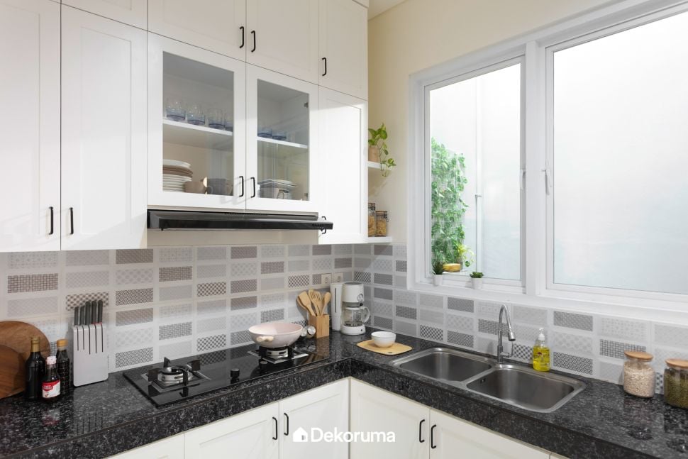 Inspirasi Model Meja Dapur yang Cantik, Stylish, dan Elegan. (Dekoruma)