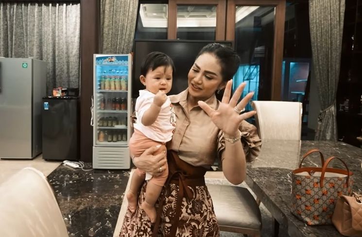 Momen Krisdayanti Jadi Suster Ameena (YouTube AH)