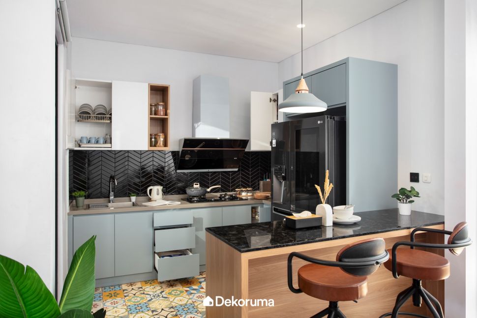 Inspirasi Model Meja Dapur yang Cantik, Stylish, dan Elegan. (Dekoruma)