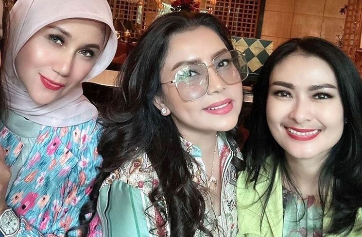 Potret Mayangsari Bareng Geng Arisan Kepompong (Instagram/@mayangsari_official)