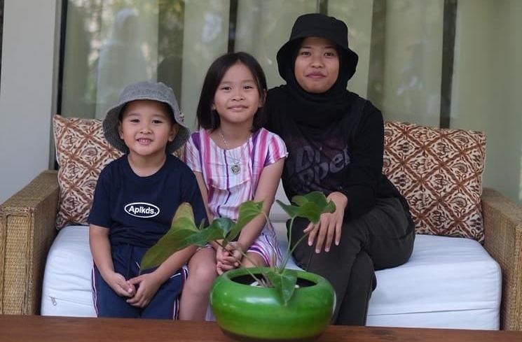 Potret Anak Artis Bareng Pengasuh (instagram/@rasiti_zee)