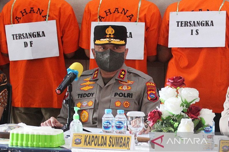 Kapolda Jatim Irjen Pol. Teddy Minahasa ditangkap terkait kasus narkoba. [Antara]