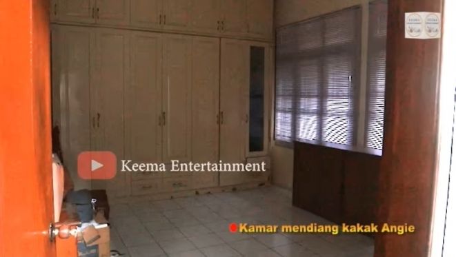 Potret Rumah Masa Kecil Angelina Sondakh. (YouTube/Keema Entertainment)