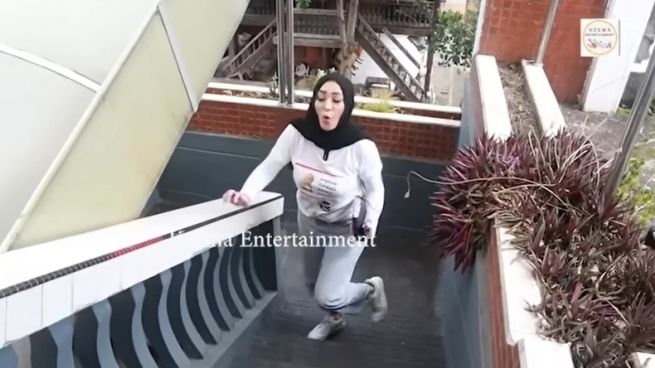 Potret Rumah Masa Kecil Angelina Sondakh. (YouTube/Keema Entertainment)